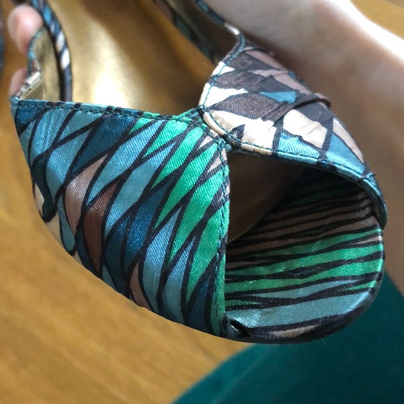 Bandolino D’orsay Multicolor Heels! - Picture 3 of 6